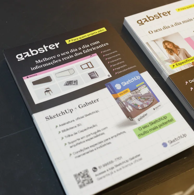 Folders da Gabster sobre uma mesa